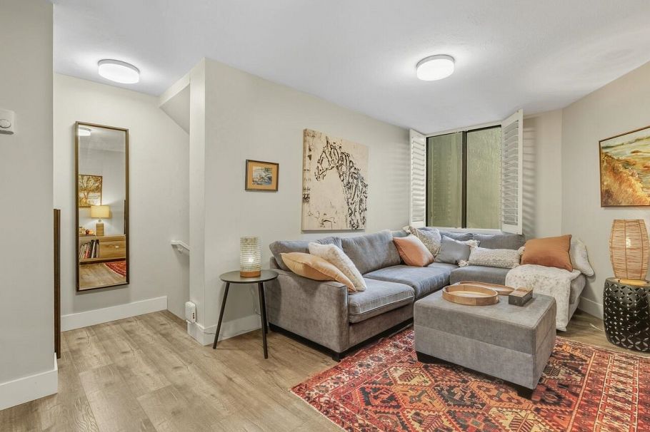 521 666 Leg In Boot Square Vancouver, BC - 21