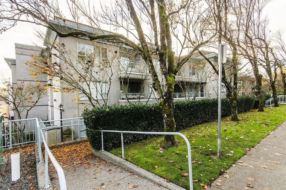 206 1085 W 17th Street North Vancouver, BC - 24