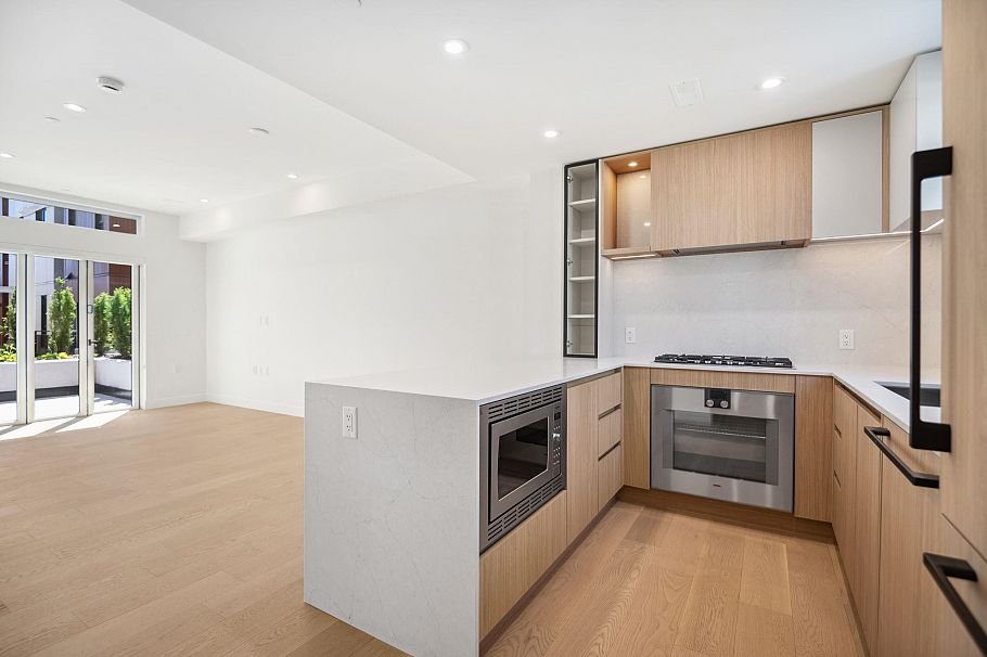 123 725 W 49 Avenue Vancouver, BC - 13