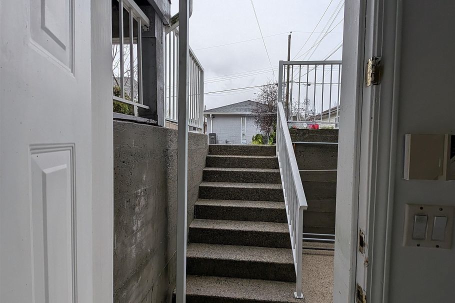 2935 E 17th Avenue Vancouver, BC - 31