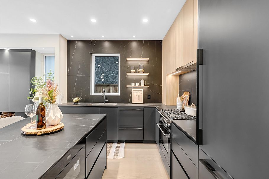 1 2764 W 14th Avenue Vancouver, BC - 12