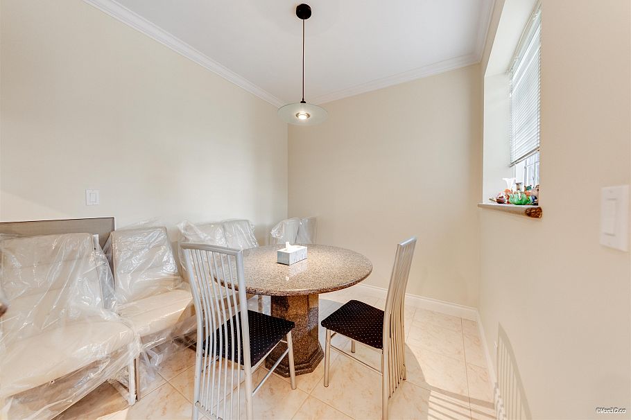 4989 Chalet Place North Vancouver, BC - 13