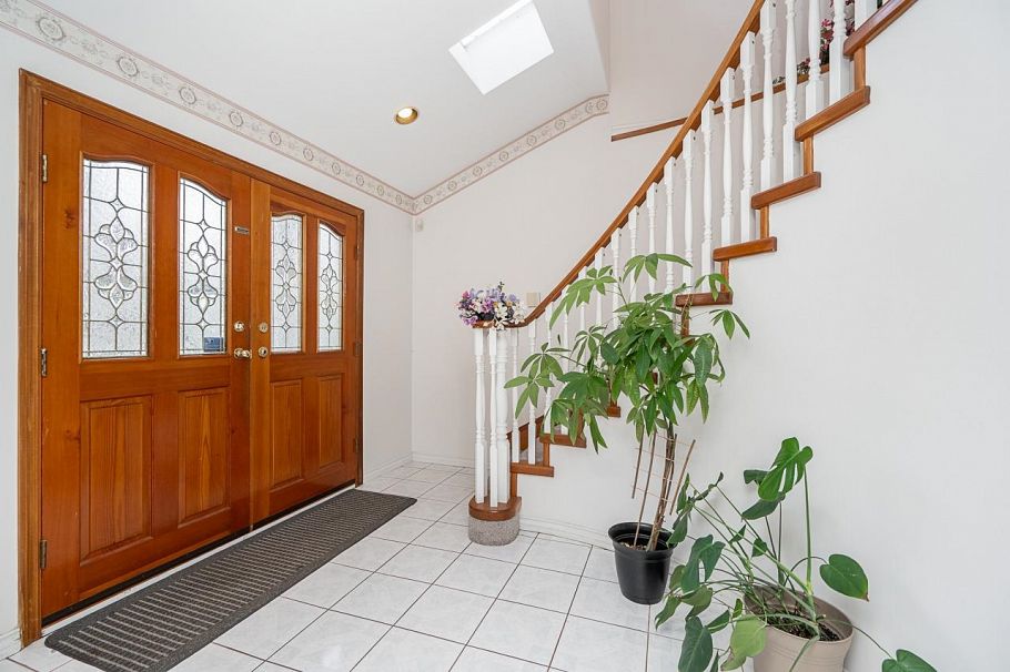 726 E 56th Avenue Vancouver, BC - 4