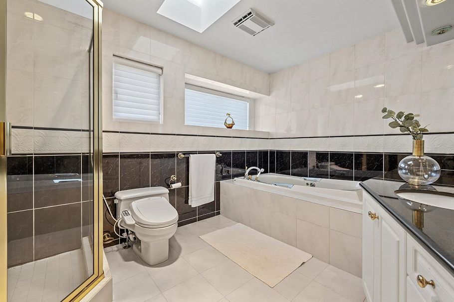 2288 W 20th Avenue Vancouver, BC - 23