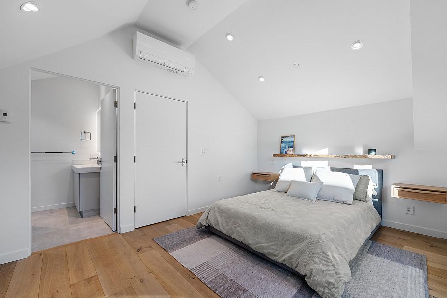 2142 W 1st Avenue Vancouver, BC - 22