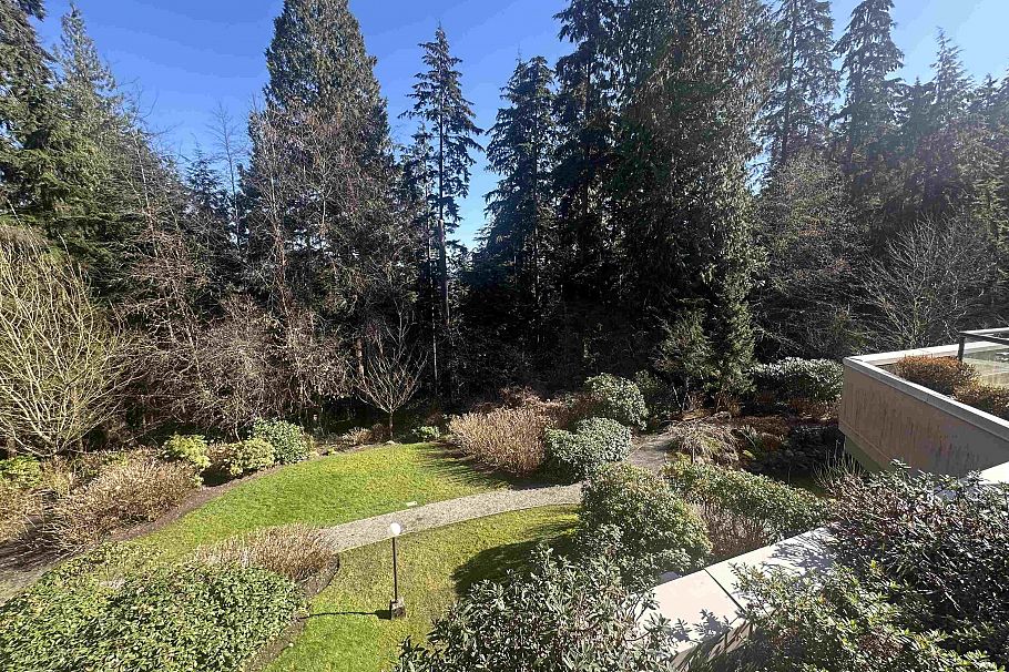 305 1500 Ostler Court North Vancouver, BC - 1