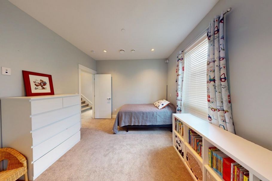 3317 E 3rd Avenue Vancouver, BC - 25