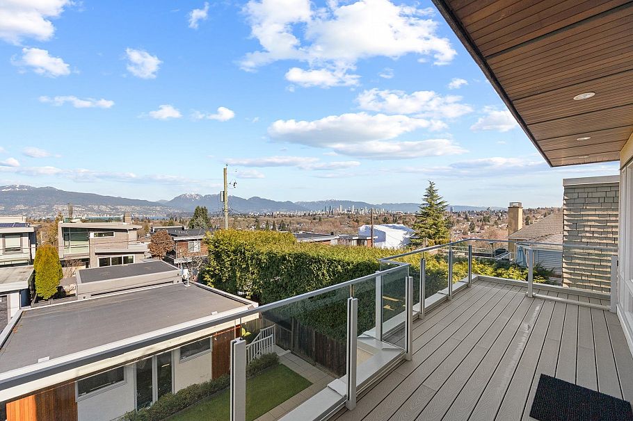 3253 W 21st Avenue Vancouver, BC - 21