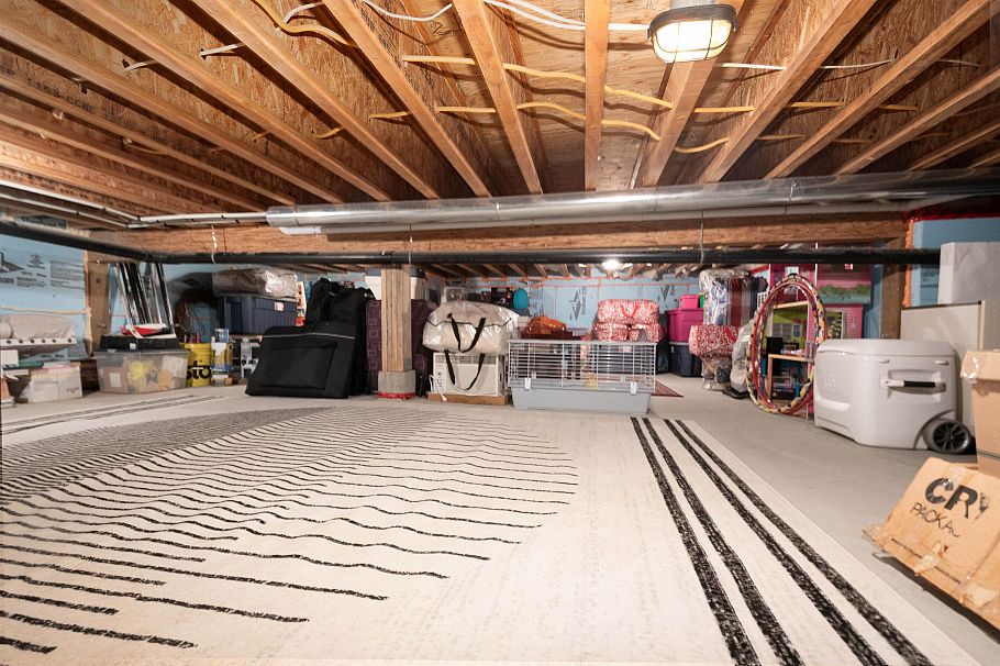 1930 Panorama Drive North Vancouver, BC - 34