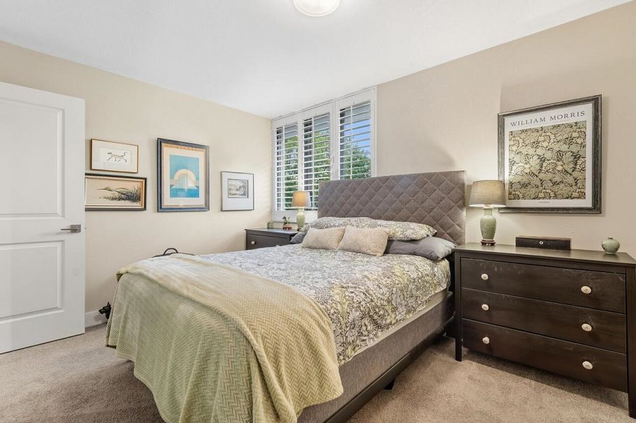 521 666 Leg In Boot Square Vancouver, BC - 25