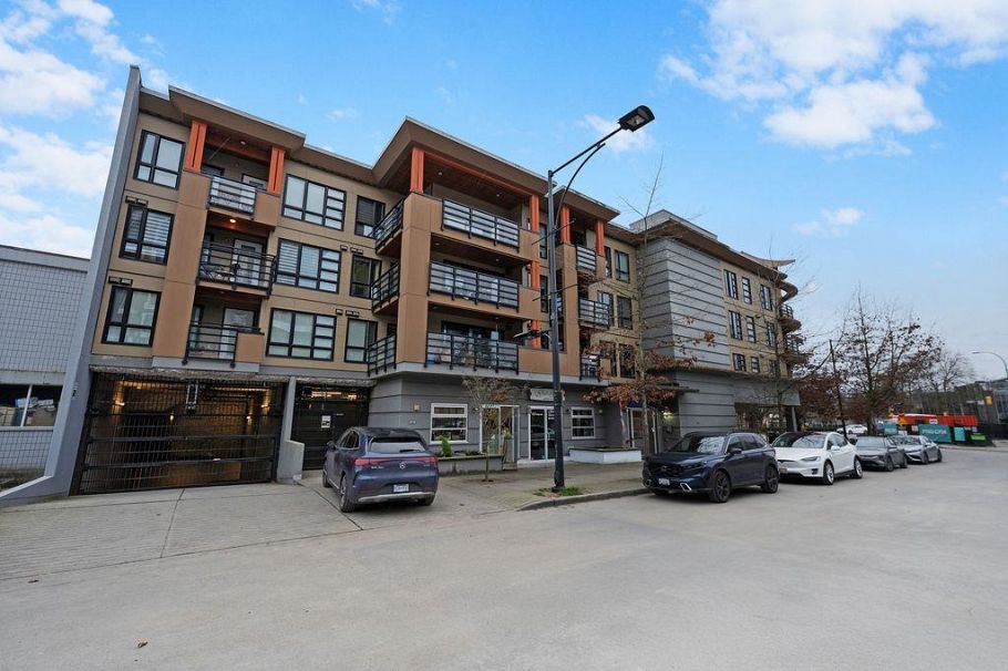 403 857 W 15th Street North Vancouver, BC - 20