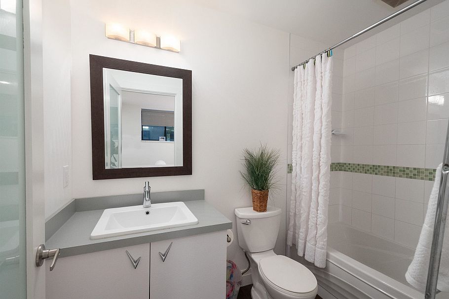 1930 Panorama Drive North Vancouver, BC - 33