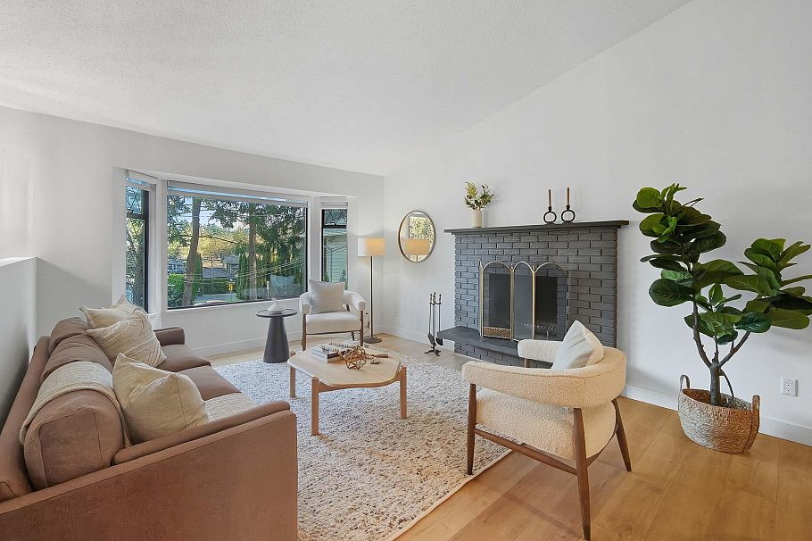 1777 Caledonia Avenue North Vancouver, BC - 1