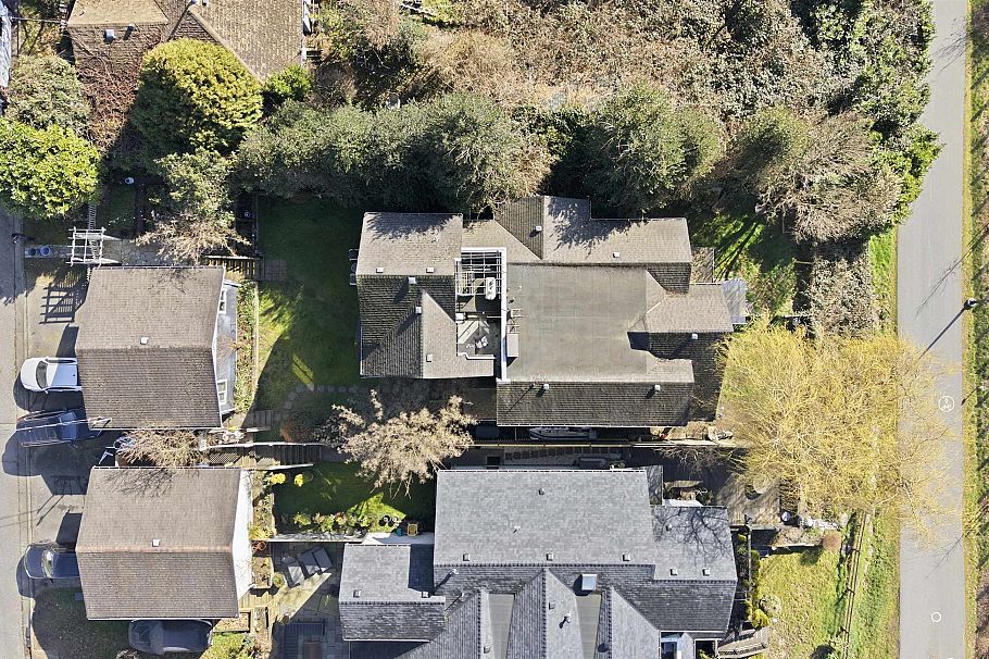 B 403 Alder Street North Vancouver, BC - 1