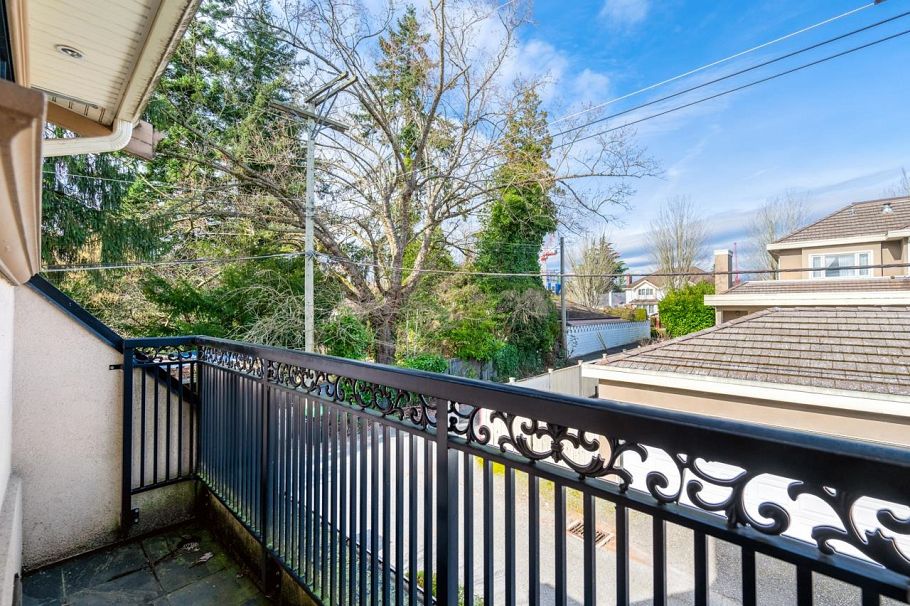 1441 W 49th Avenue Vancouver, BC - 26