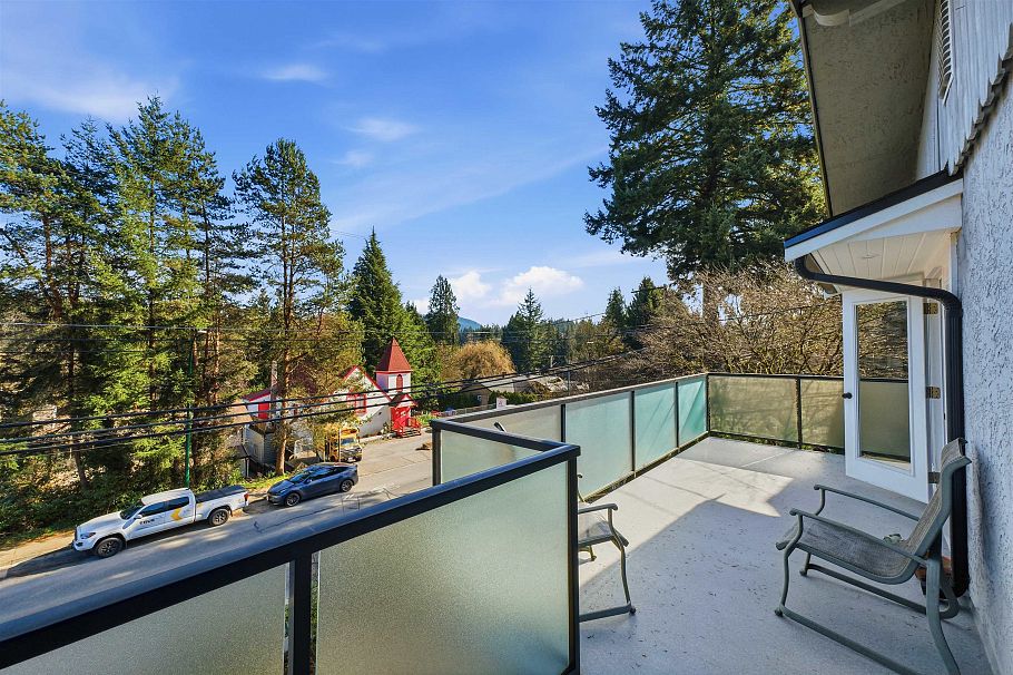 1911 Deep Cove Road North Vancouver, BC - 18
