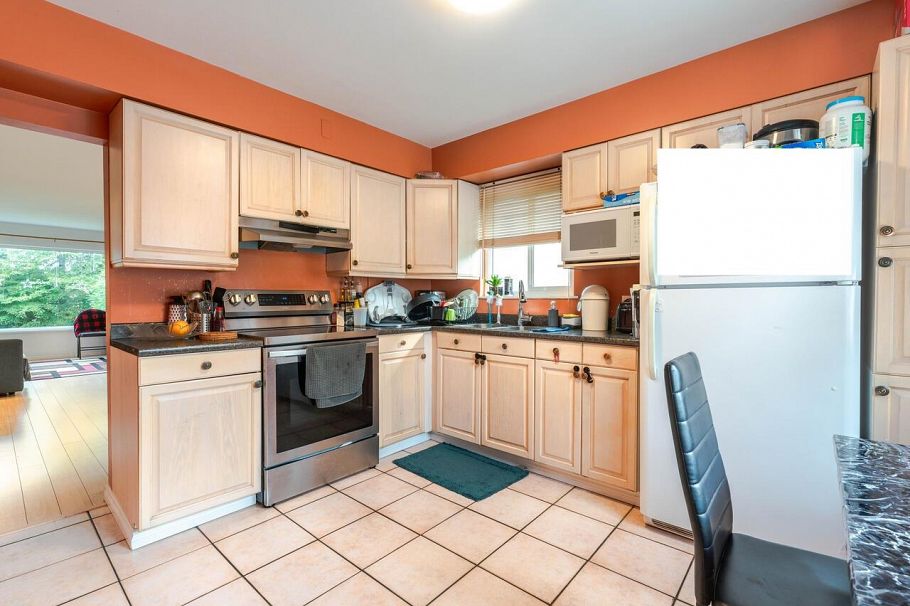 2216 E 41st Avenue Vancouver, BC - 7