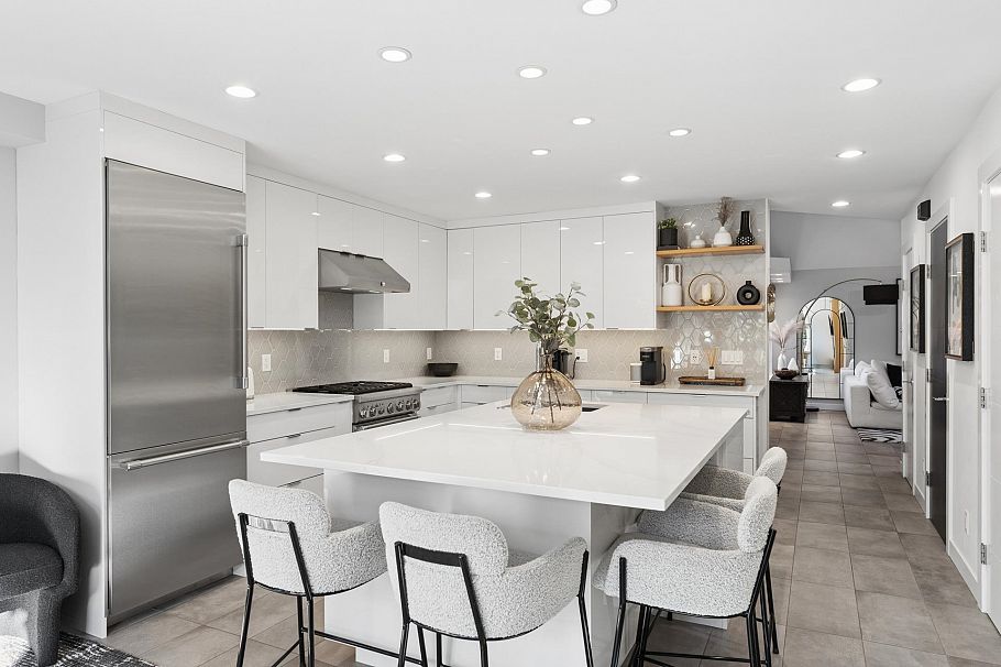 5 1550 Larkhall Crescent North Vancouver, BC - 7