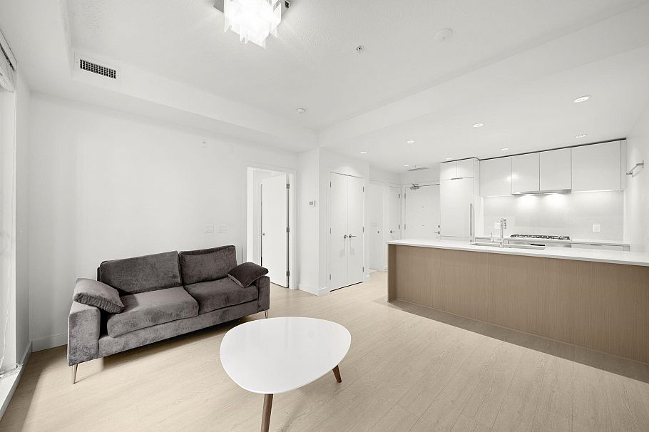 203 7928 Yukon Street Vancouver, BC - 7