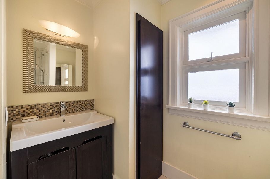 3432 W 13th Avenue Vancouver, BC - 21