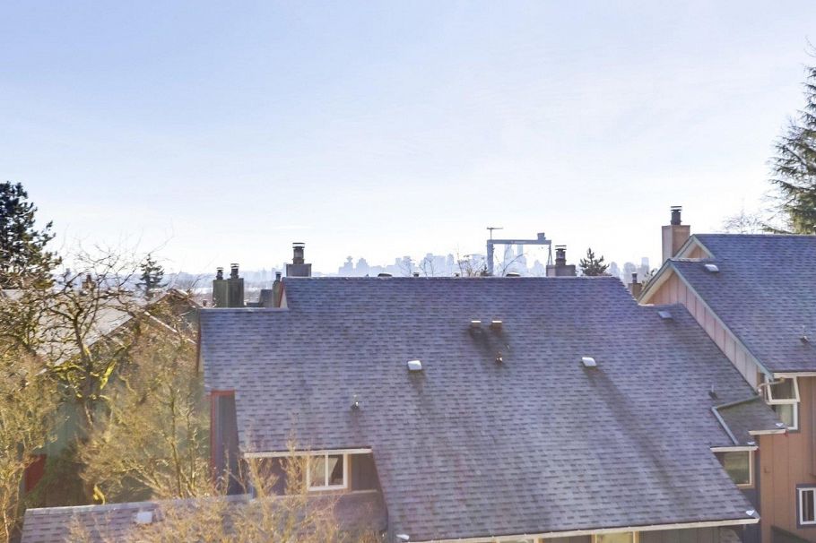 29 900 W 17th Street North Vancouver, BC - 29