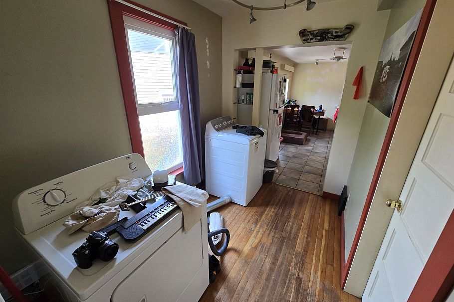 4212 Perry Street Vancouver, BC - 11