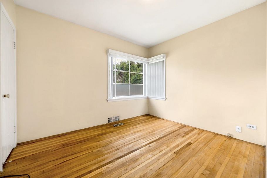 1441 W 49th Avenue Vancouver, BC - 7