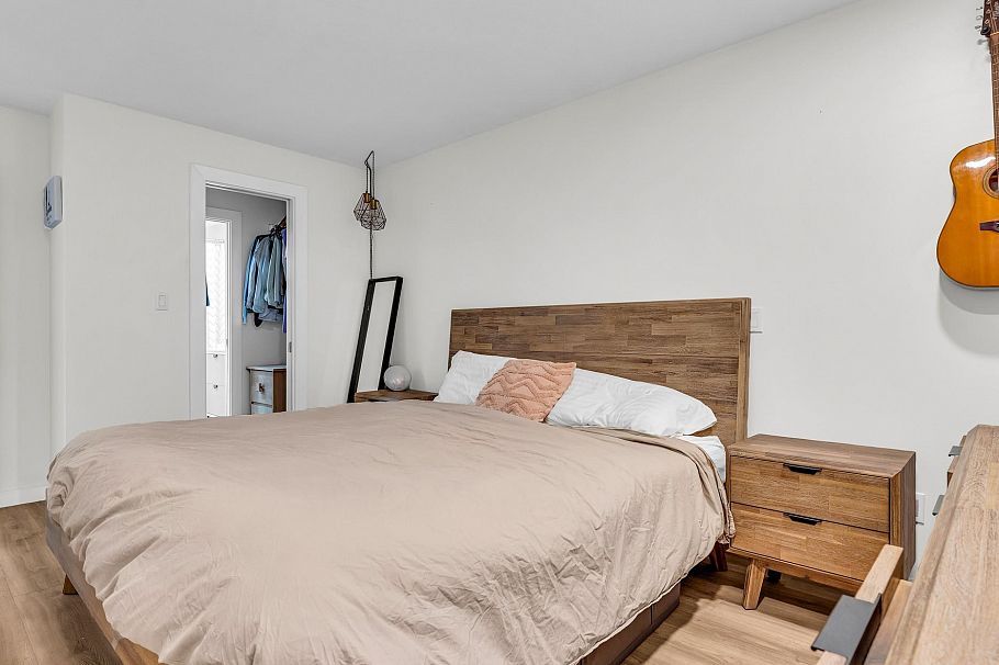 305 1500 Ostler Court North Vancouver, BC - 18