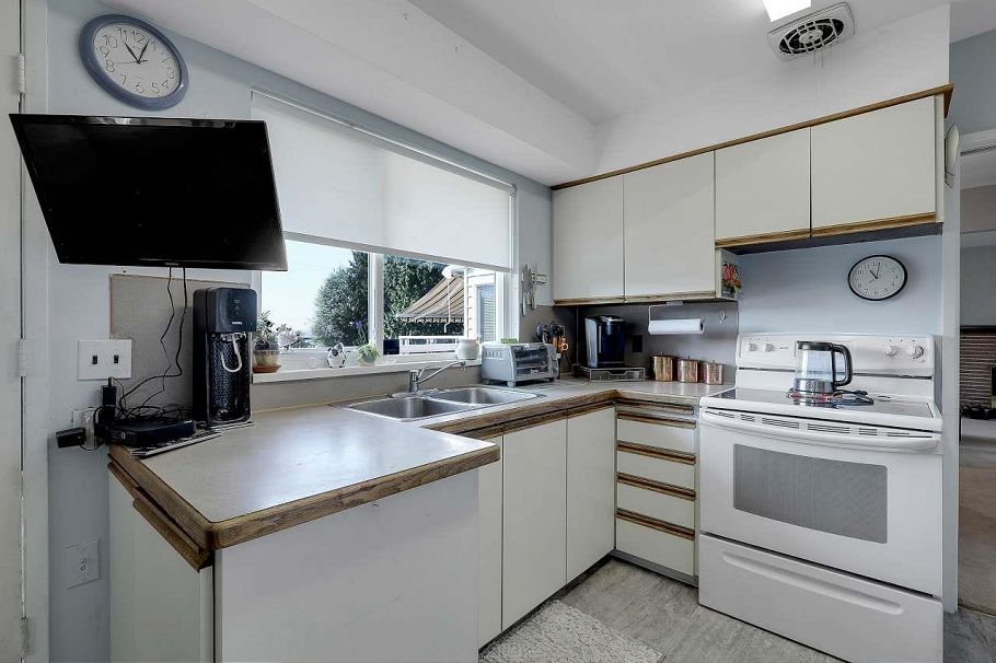 203 E 26th Street North Vancouver, BC - 7