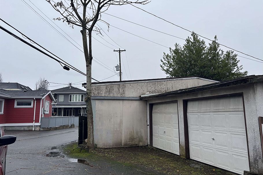 2511 Upland Drive Vancouver, BC - 30