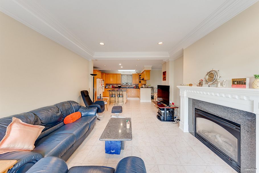 4989 Chalet Place North Vancouver, BC - 8