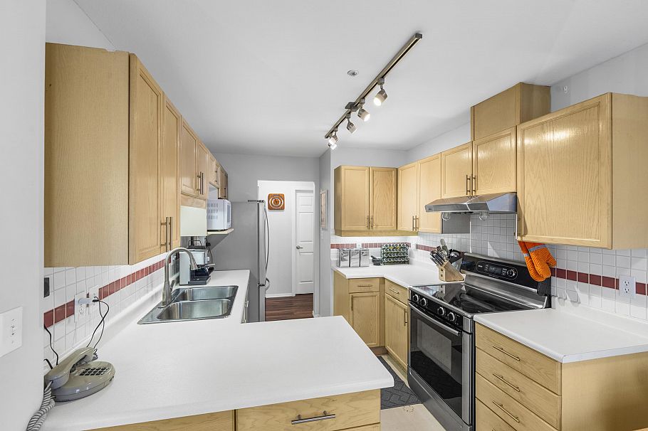 306 3400 SE Marine Drive Vancouver, BC - 11