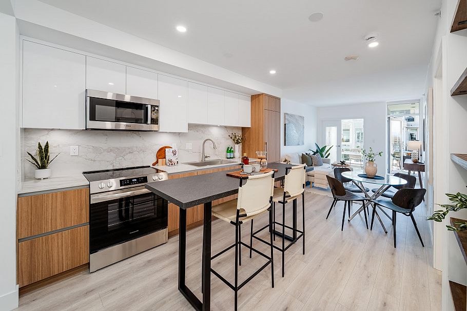 607 2228 W Broadway Vancouver, BC - 1