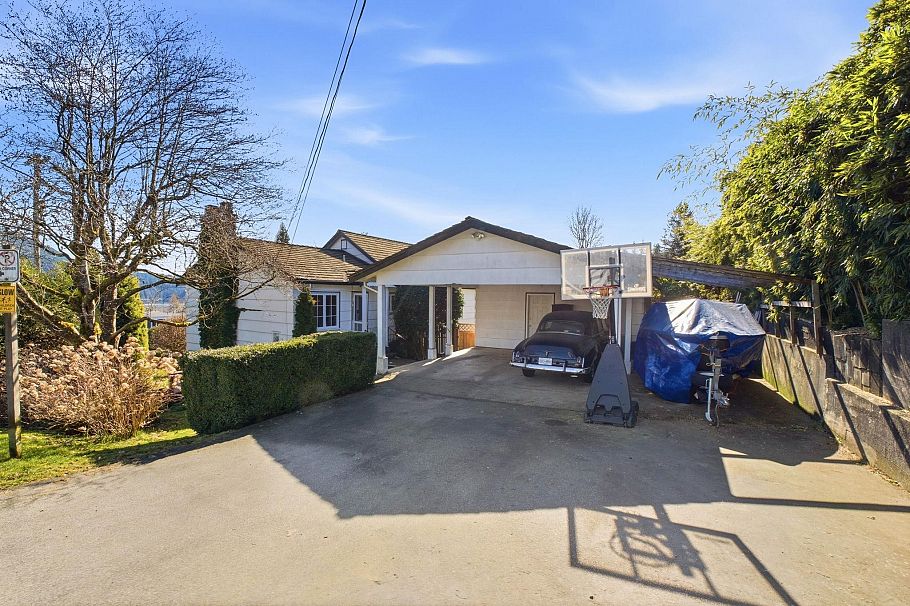 487 Roslyn Boulevard North Vancouver, BC - 26