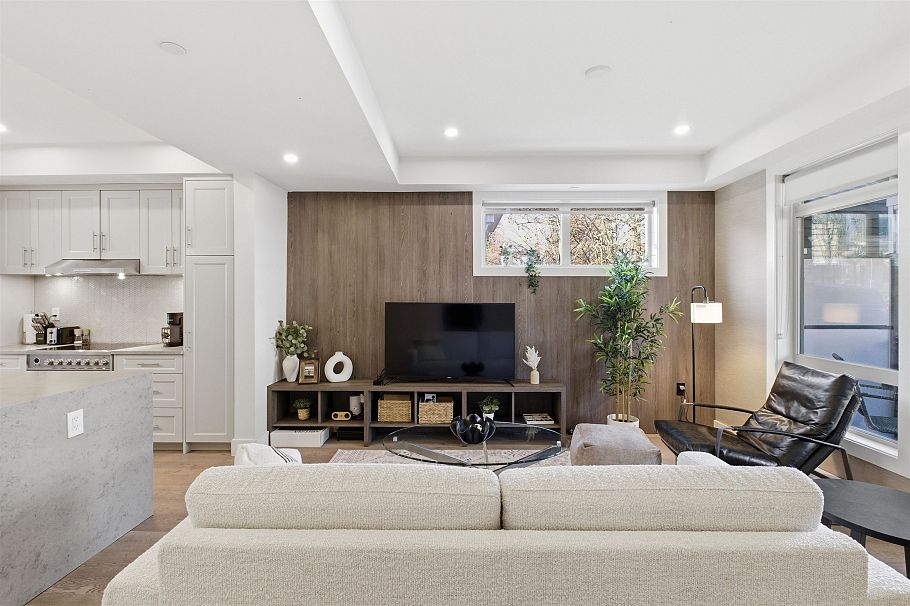 1 115 W Queens Road North Vancouver, BC - 5