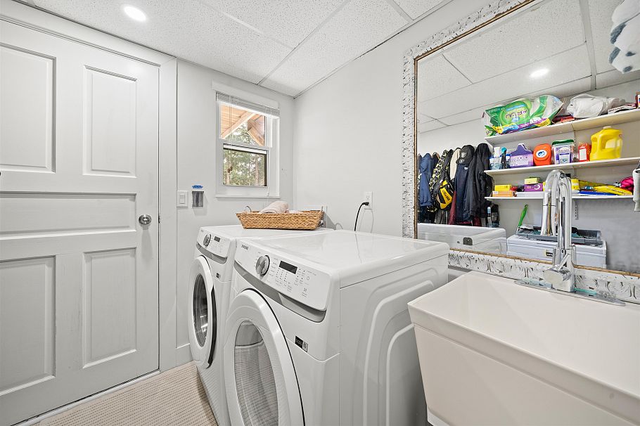 2333 Kirkstone Road North Vancouver, BC - 35