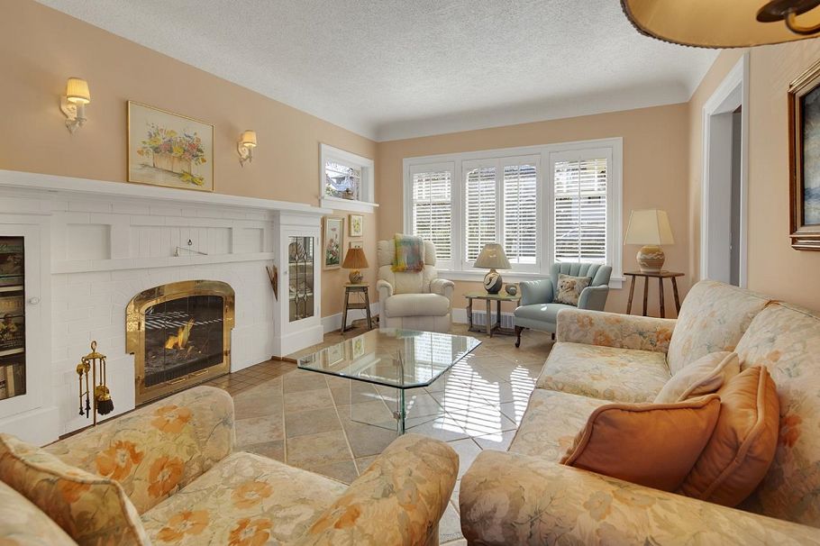 3657 W 14th Avenue Vancouver, BC - 17