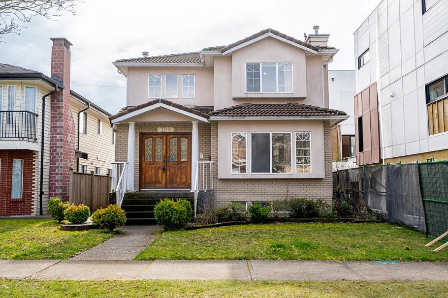 726 E 56th Avenue Vancouver, BC - 1