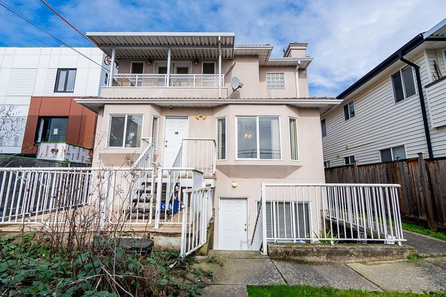 726 E 56th Avenue Vancouver, BC - 37