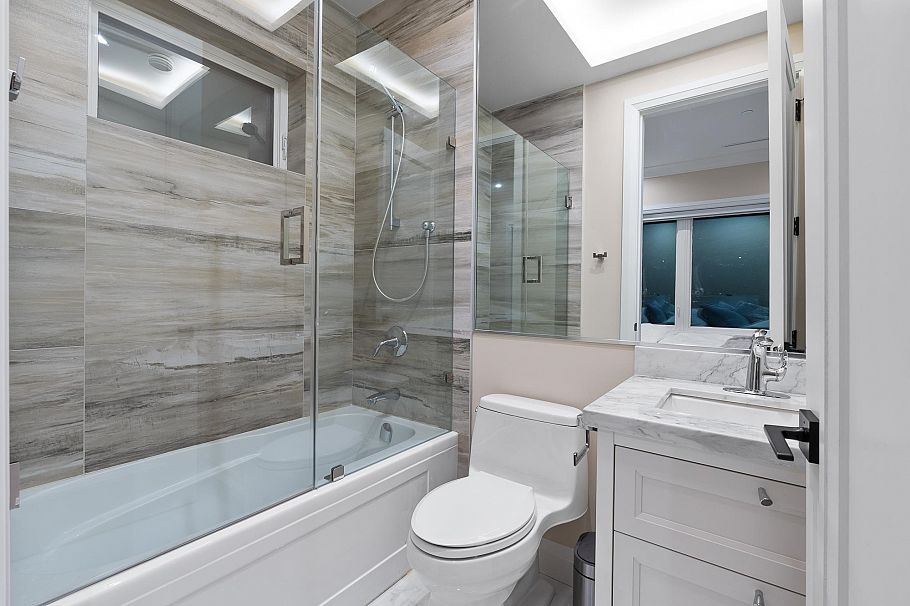 3708 W 35th Avenue Vancouver, BC - 22