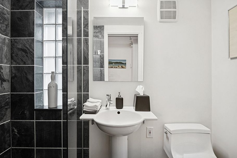 3814 W 11 Avenue Vancouver, BC - 21