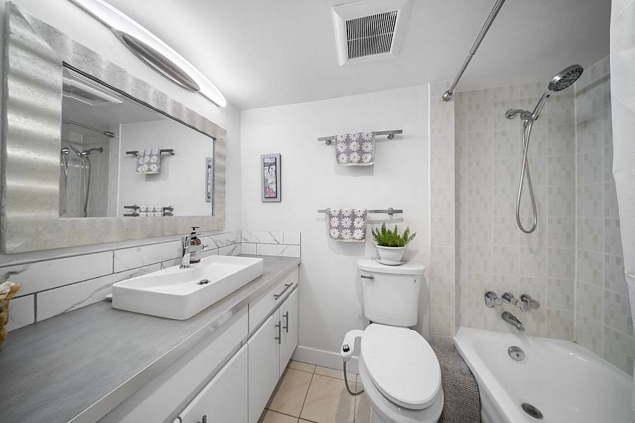 301 1330 Harwood Street Vancouver, BC - 22