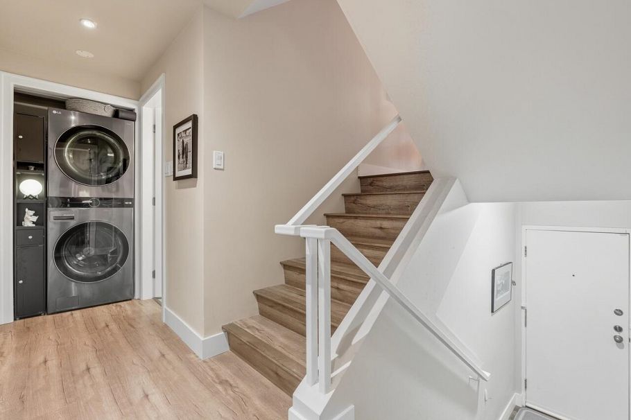 521 666 Leg In Boot Square Vancouver, BC - 24