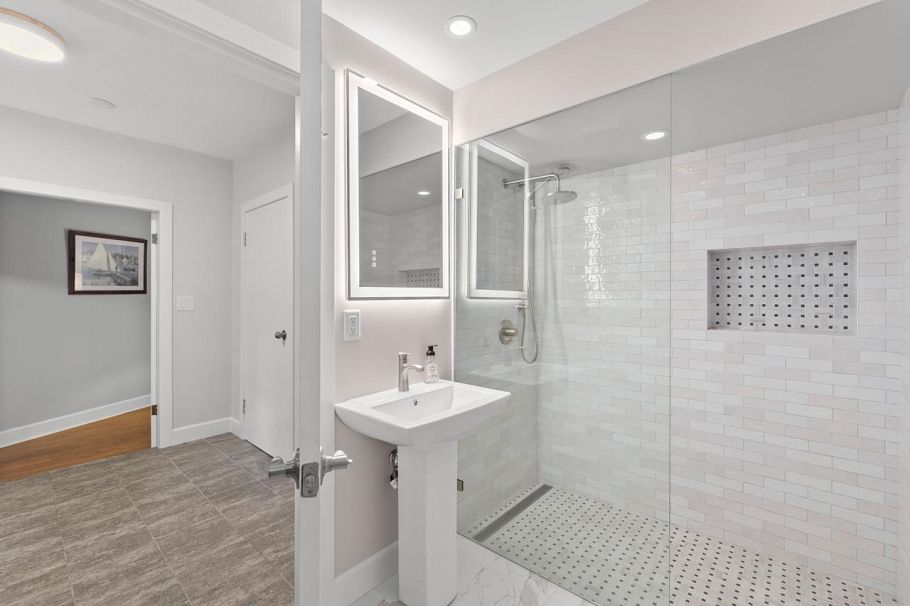 145 E Kensington Road North Vancouver, BC - 35