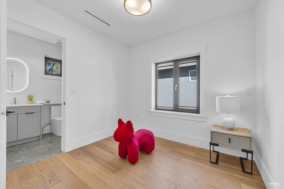 1 1722 W 68th Avenue Vancouver, BC - 12