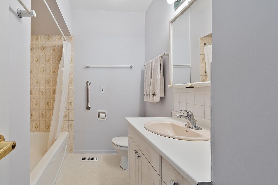 1063 Whitchurch Street North Vancouver, BC - 16