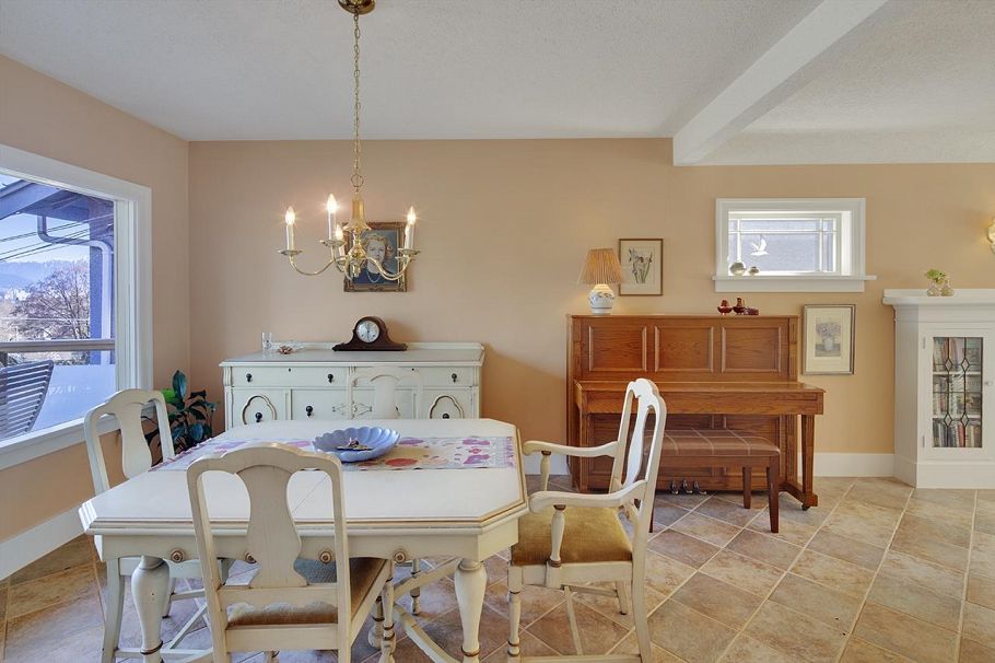 3657 W 14th Avenue Vancouver, BC - 22