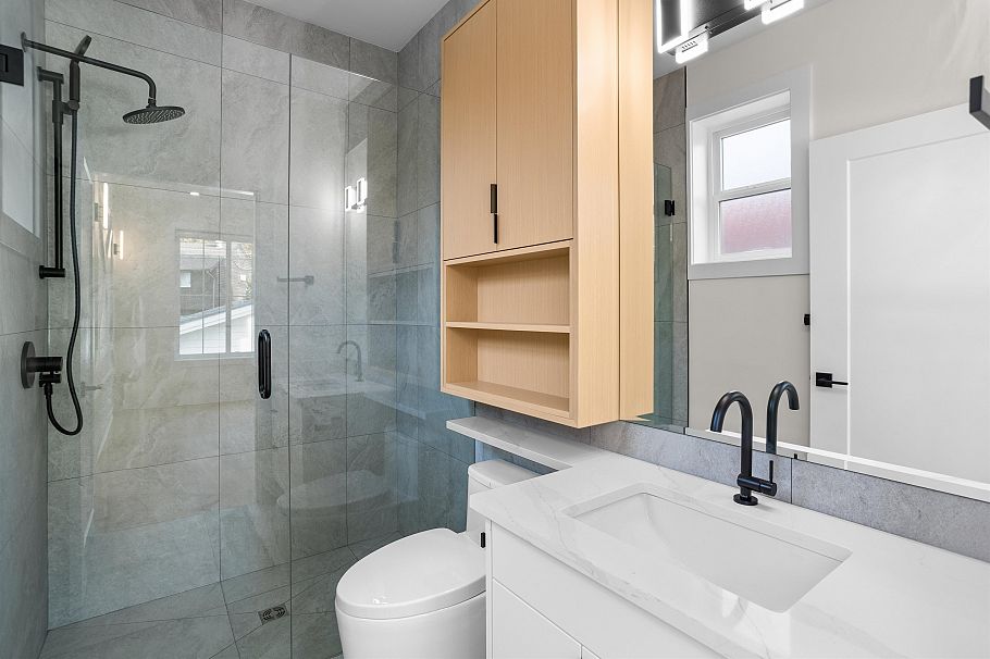 2 3429 Napier Street Vancouver, BC - 14