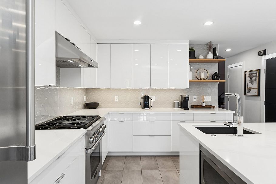 5 1550 Larkhall Crescent North Vancouver, BC - 9