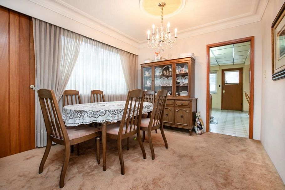 2435 E 49th Avenue Vancouver, BC - 9